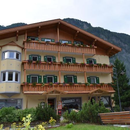Hotel Ladina Campitello di Fassa Eksteriør bilde