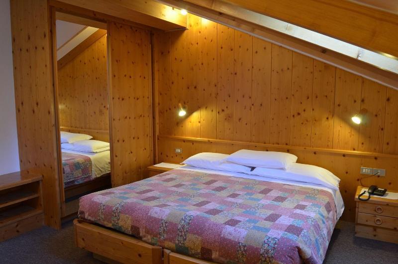 Hotel Ladina Campitello di Fassa Eksteriør bilde