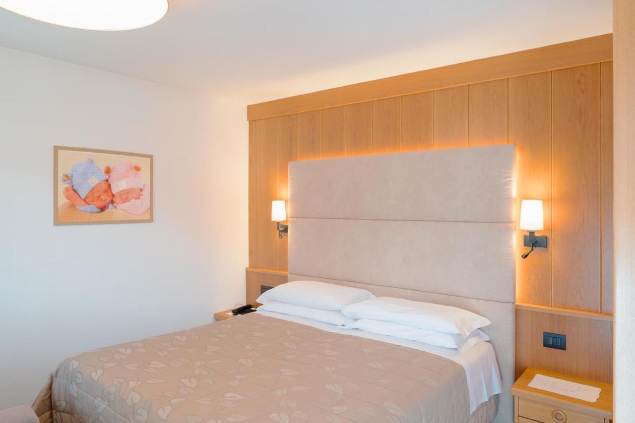 Hotel Ladina Campitello di Fassa Eksteriør bilde