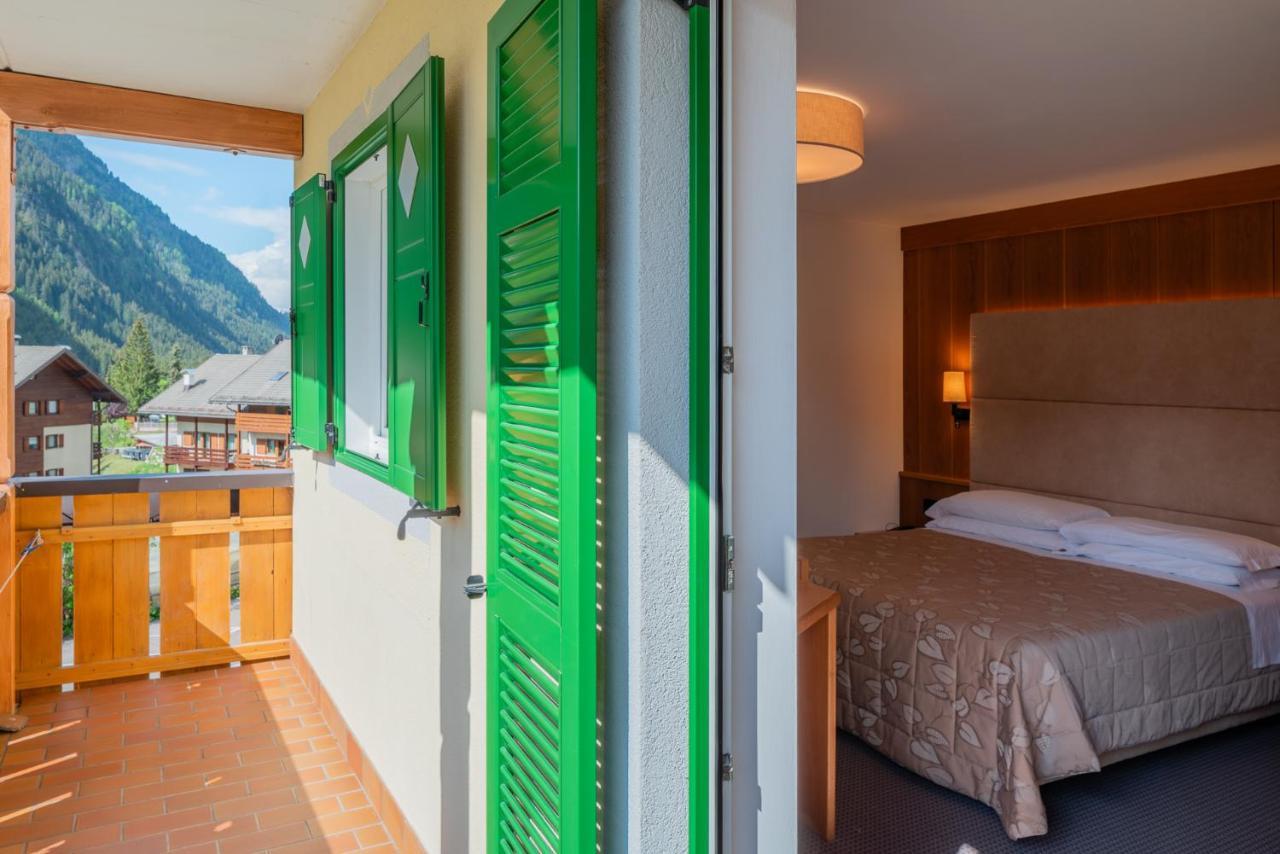 Hotel Ladina Campitello di Fassa Eksteriør bilde