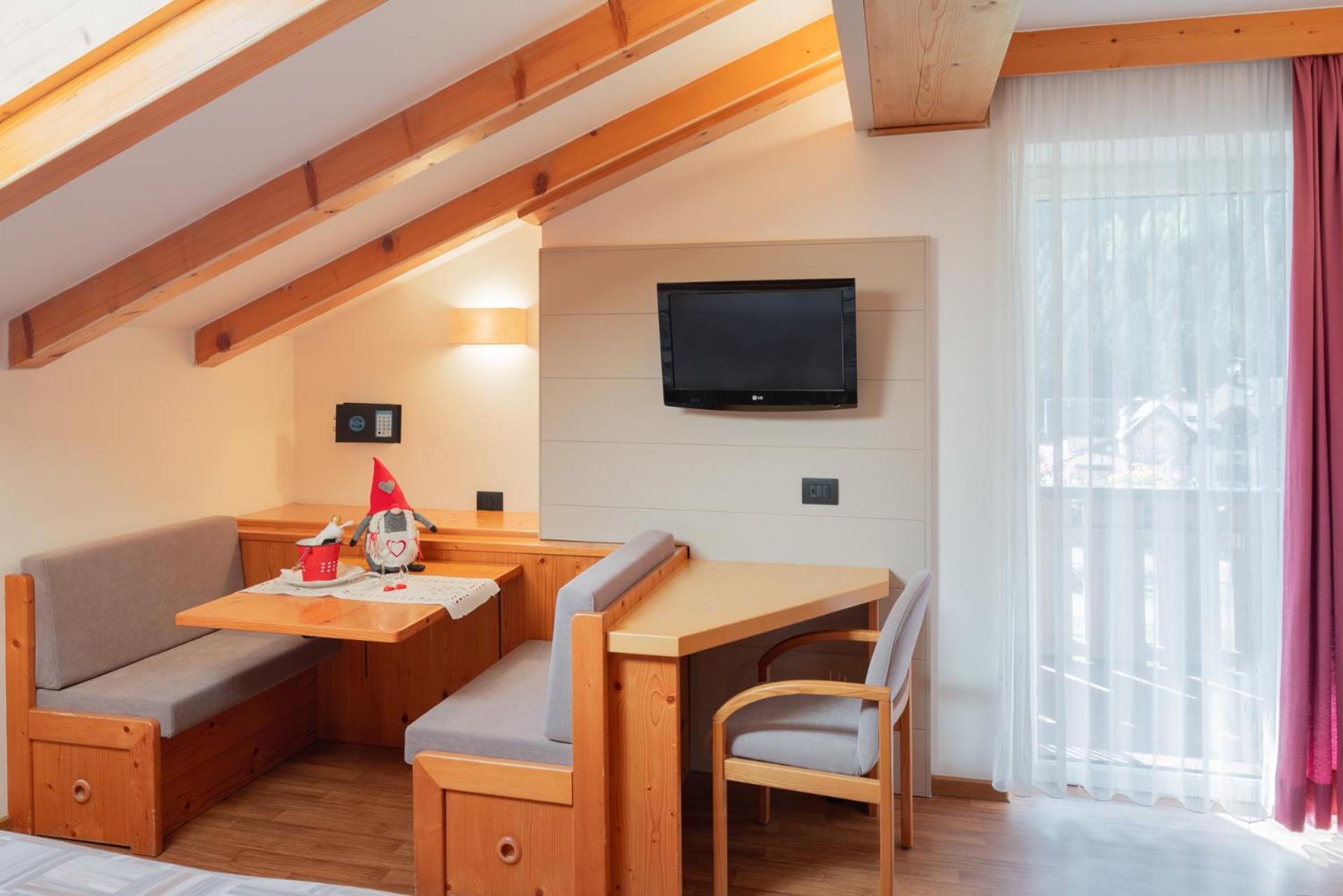 Hotel Ladina Campitello di Fassa Eksteriør bilde