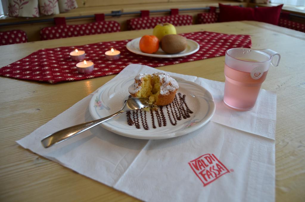 Hotel Ladina Campitello di Fassa Eksteriør bilde