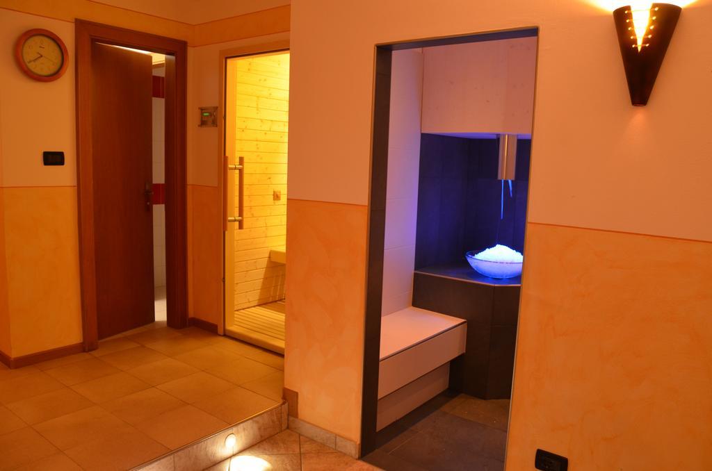 Hotel Ladina Campitello di Fassa Eksteriør bilde