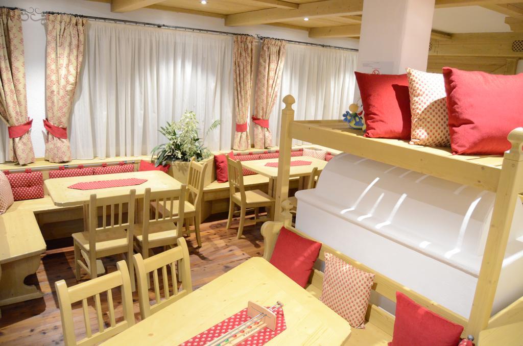 Hotel Ladina Campitello di Fassa Eksteriør bilde