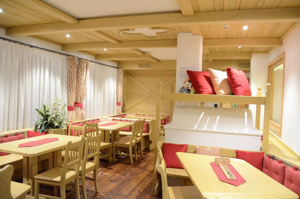 Hotel Ladina Campitello di Fassa Eksteriør bilde