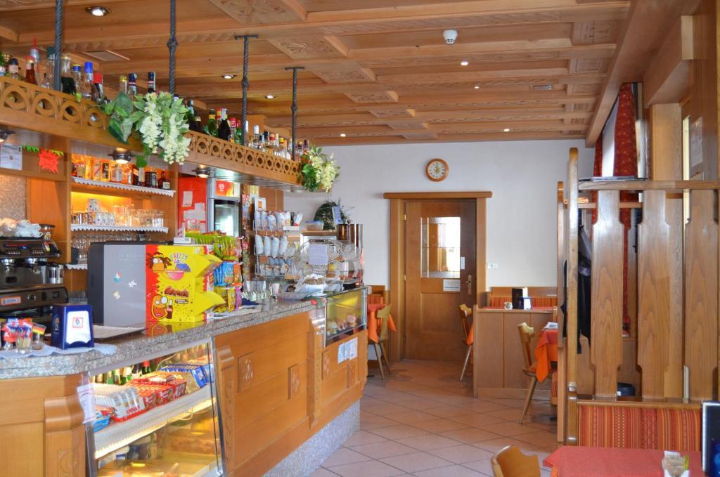 Hotel Ladina Campitello di Fassa Eksteriør bilde