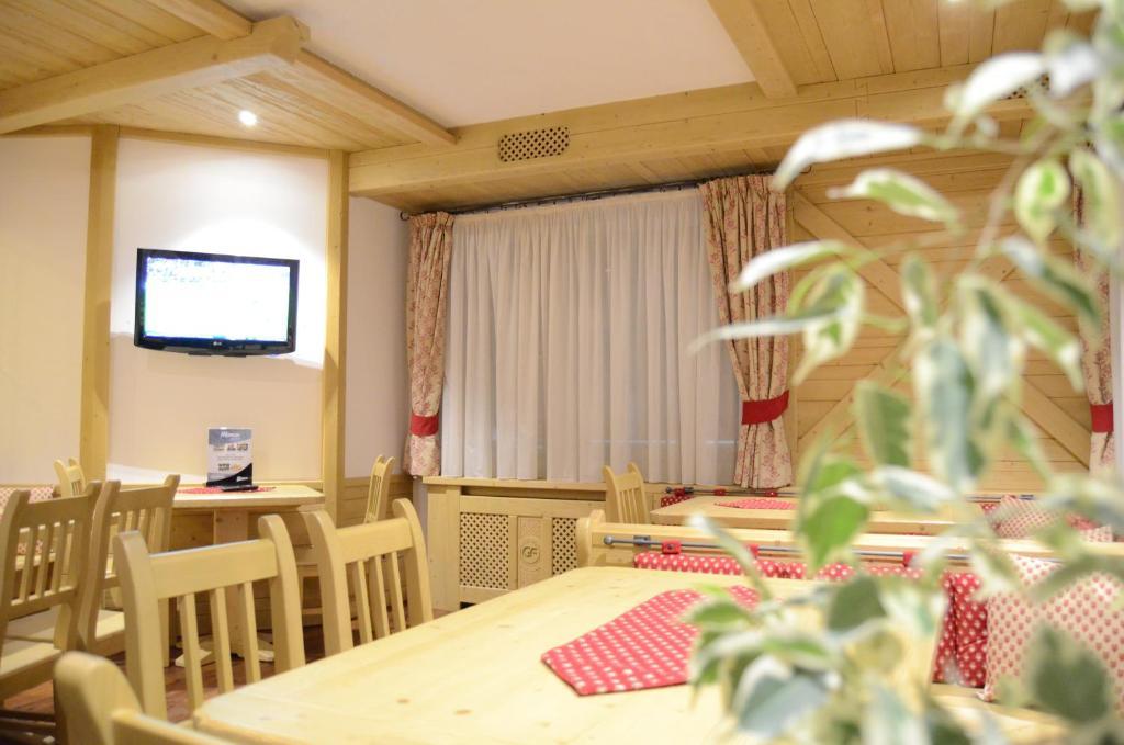 Hotel Ladina Campitello di Fassa Eksteriør bilde