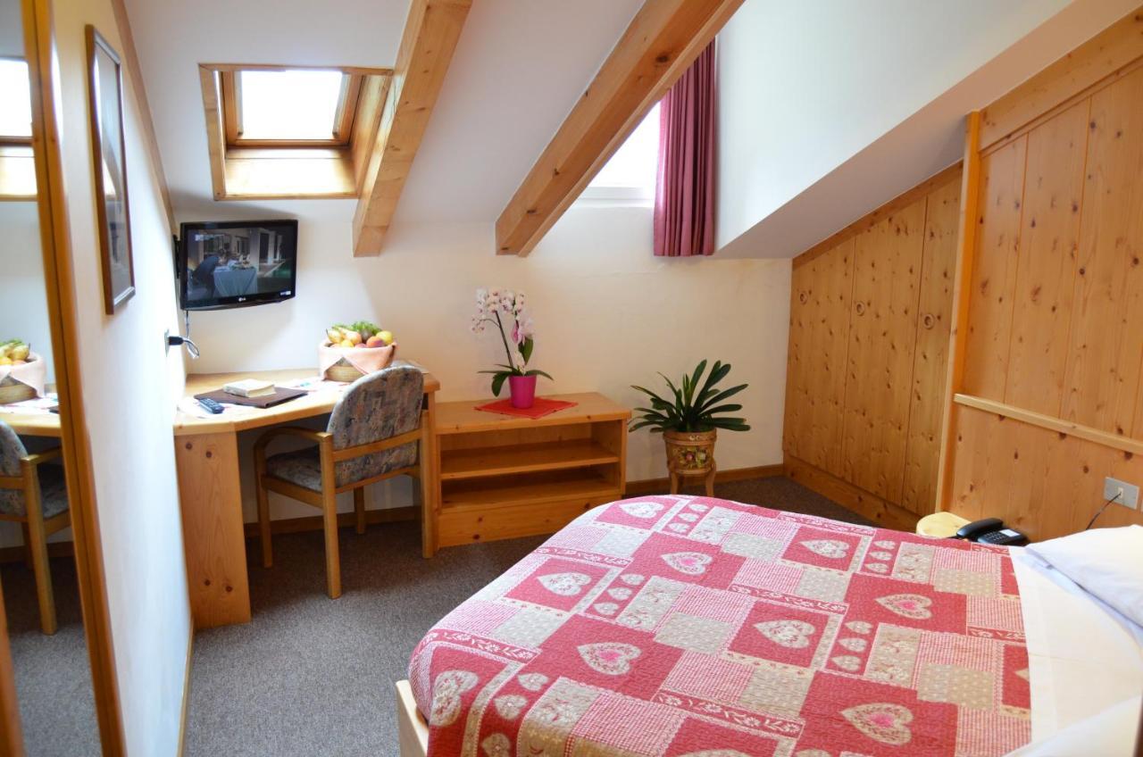 Hotel Ladina Campitello di Fassa Eksteriør bilde